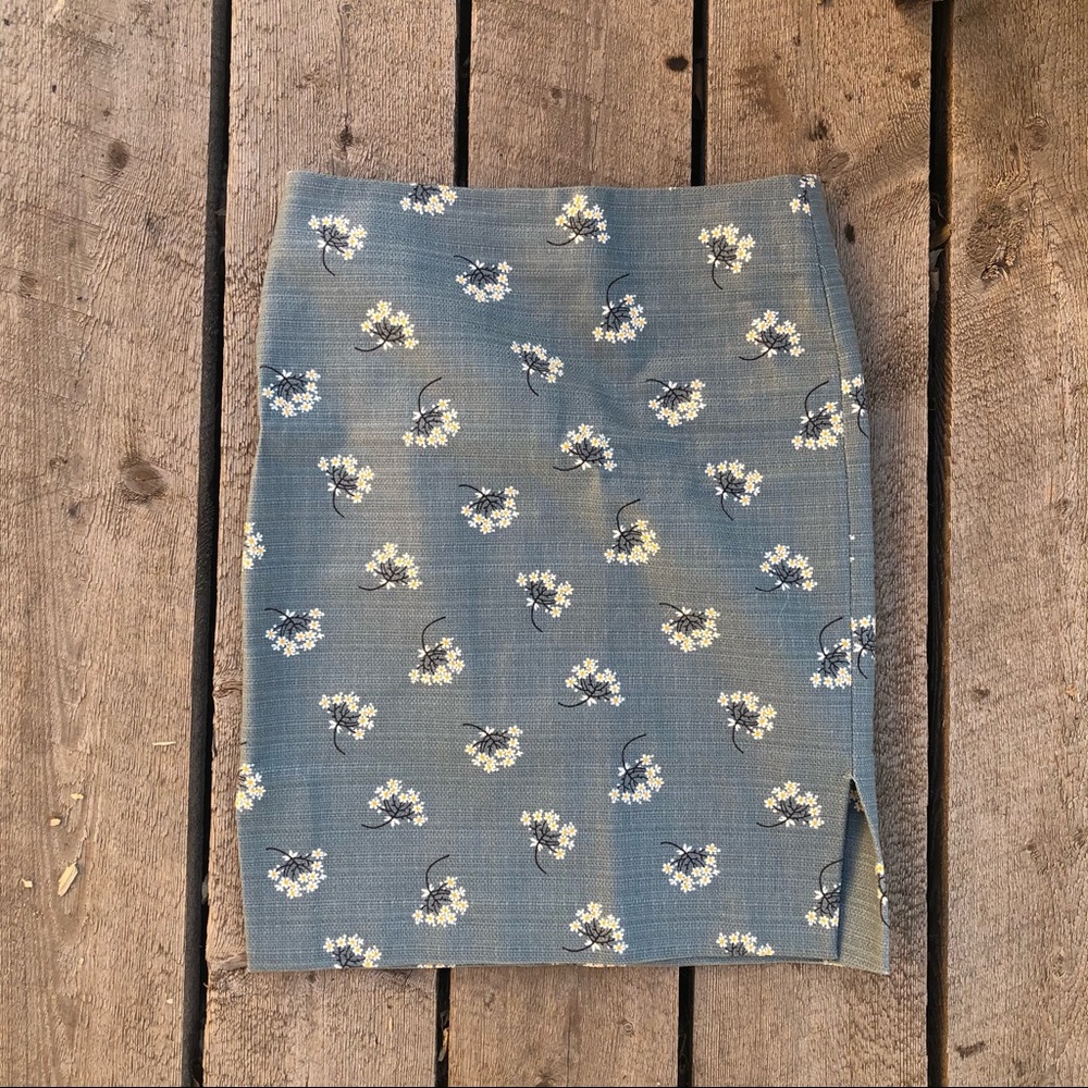 LOFT Floral Pencil Skirt • 00 Petite
